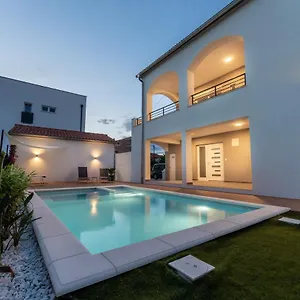 Bernie With A Pool Appartement
