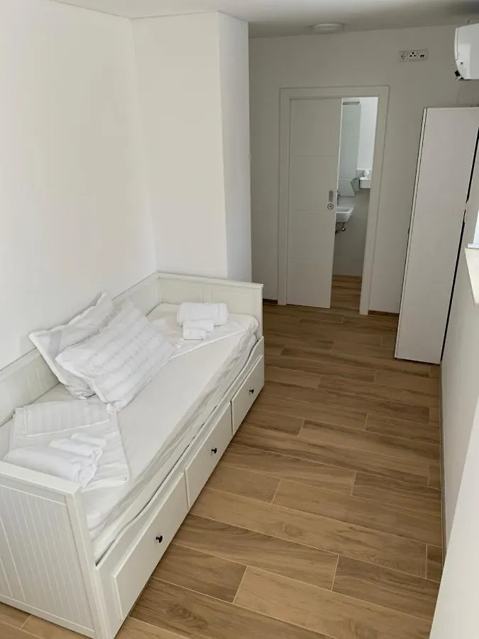 Studio Apartment Zara
